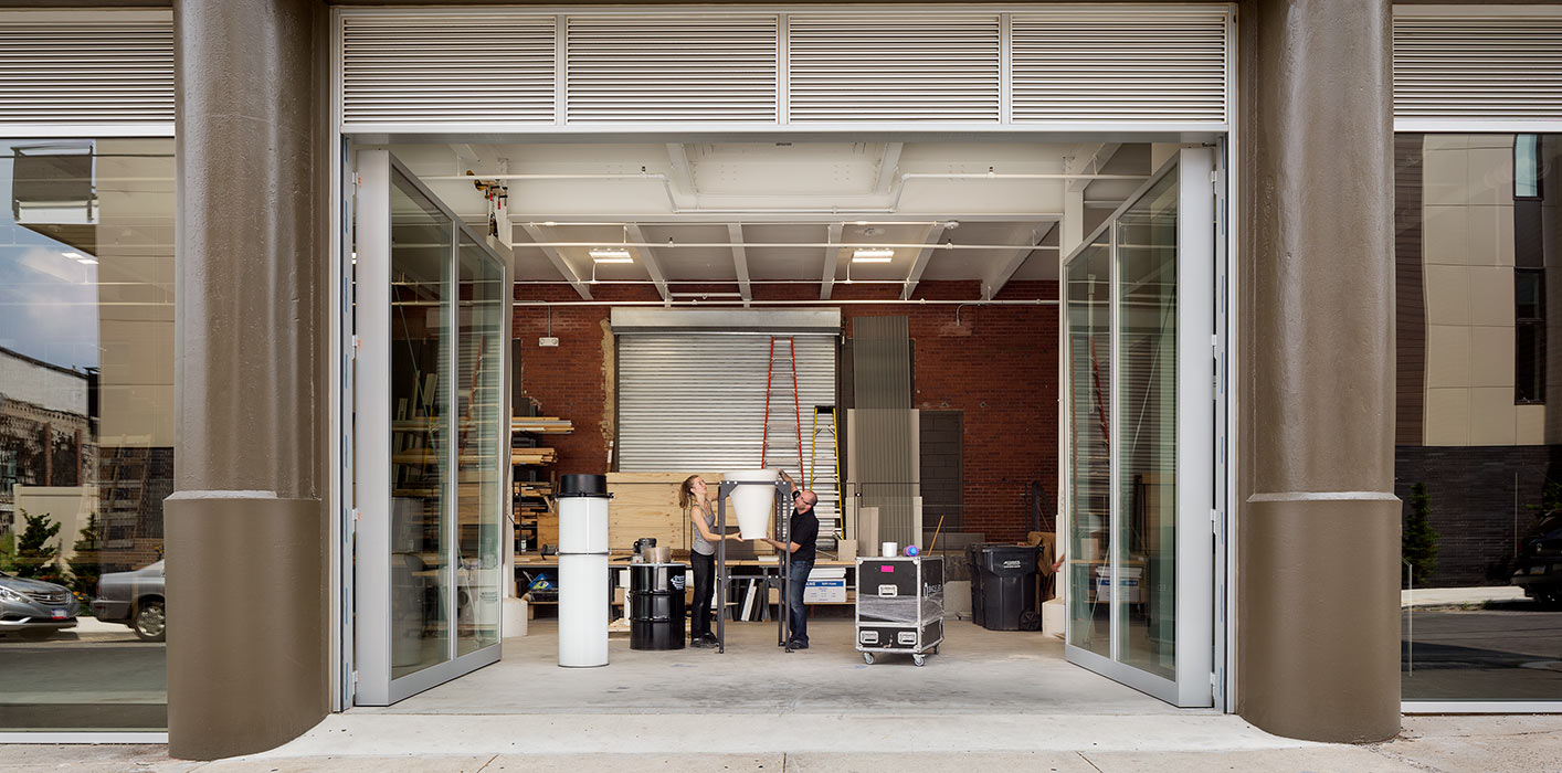 <p>The workshop's 13-foot-high glass doors open onto the street to allow full-size mock-ups and large materials to be moved in and out of the building.&nbsp;<br /><small>&copy; Michael Moran/OTTO</small></p>